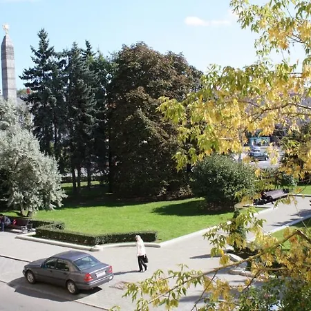 Two-bedroom Nezavisimosti 33 Minsk