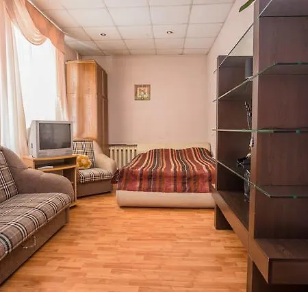 Two-bedroom Nezavisimosti 33 Apartment
