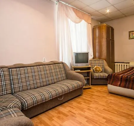 Two-bedroom Nezavisimosti 33 Apartment *