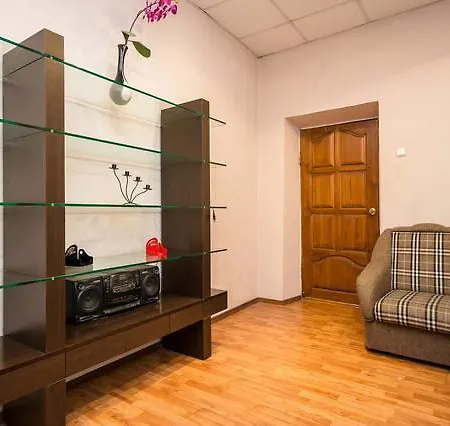 Two-bedroom Nezavisimosti 33 *