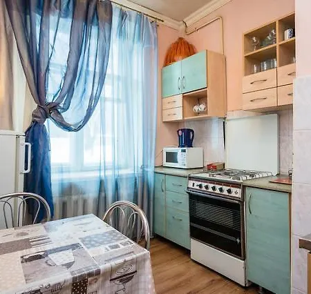 Two-bedroom Nezavisimosti 33 Apartment *