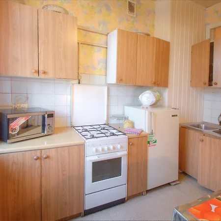 Two-bedroom Nezavisimosti 33 *