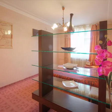 Two-bedroom Nezavisimosti 33 Minsk