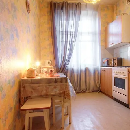 Two-bedroom Nezavisimosti 33 Apartment